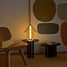 Marset Fragile Lampe de table LED ambre - produit en situation