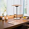 Marset Ginger Lampe de table LED chêne/blanc - ø42 cm - produit en situation