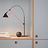 Midgard Ayno Tischleuchte LED grau/Kabel orange - 2.700 K Anwendungsbild