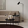 Northern Birdy Swing Lampadaire noir/laiton - produit en situation