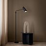 Northern Birdy Swing Lampadaire noir/laiton - produit en situation