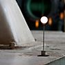 Northern Snowball, lámpara de sobremesa acero - ejemplo de uso previsto