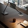 Panzeri Jackie Lampe de table LED titane - produit en situation