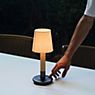Santa & Cole Básica Mínima Lampe rechargeable LED parchemin - produit en situation