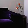 Serien Lighting Poppy, lámpara de sobremesa negro-violeta - ejemplo de uso previsto