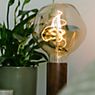 Tala Knuckle Voronoi Lampe de table chêne - produit en situation