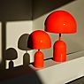 Tom Dixon Bell, lámpara de sobremesa LED rojo - ejemplo de uso previsto
