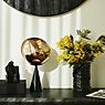 Tom Dixon Melt Cone Fat Tischleuchte LED schwarz/gold Anwendungsbild