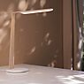 Tunto Swan Lampe de table LED blanc - avec station de recharge QI - produit en situation