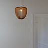 Umage Clava Wood, lámpara de suspensión roble color natural - florón circular - cable negro - ejemplo de uso previsto