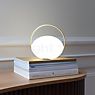 Umage Orbit Lampada ricaricabile LED ottone/opale - immagine di applicazione