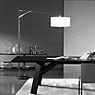 Vibia Balance, lámpara de arco grafito - pantalla aluminio - 260 cm - ejemplo de uso previsto
