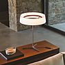 Vibia Dama Lampe de table LED beige - produit en situation