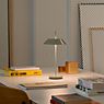 Vibia Mayfair Mini 5496 Lampada da tavolo LED beige - immagine di applicazione