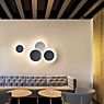 Vibia Puck Wall Art Applique LED 3 foyers - diffus marron - Triac - produit en situation