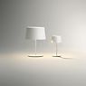 Vibia Warm Lampe de table blanc - ø22 cm - produit en situation